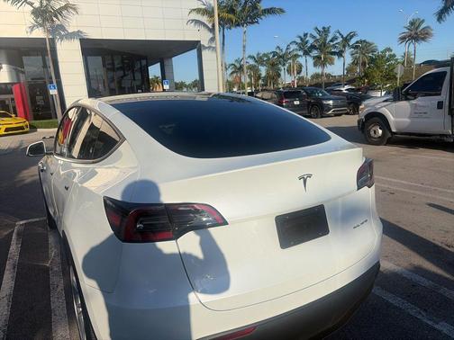 Pearl White Multi 2024 Tesla Model Y Long Range