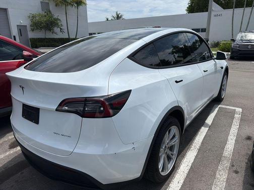 Pearl White Multi 2024 Tesla Model Y Long Range