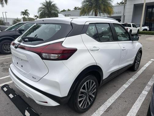 2022 Nissan Kicks SV