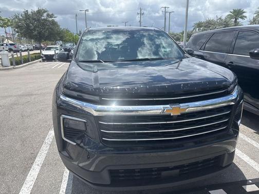 Mosaic Black Metallic 2025 Chevrolet Traverse LT