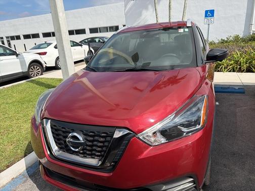 2020 Nissan Kicks SR