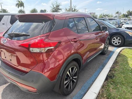 2020 Nissan Kicks SR