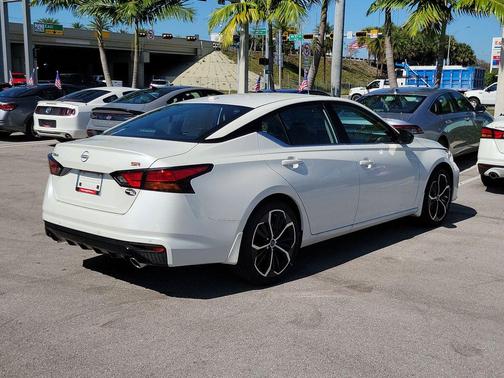 White 2025 Nissan Altima SR