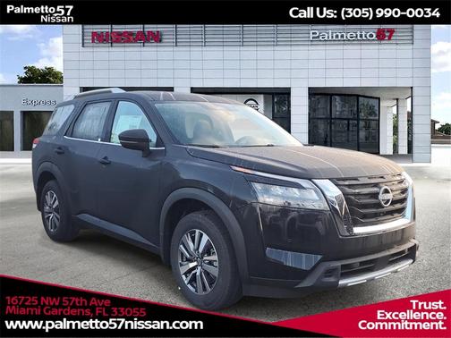 2025 Nissan Pathfinder SL