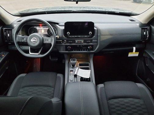 2025 Nissan Pathfinder S
