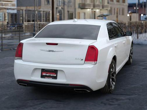 2017 Chrysler 300 S