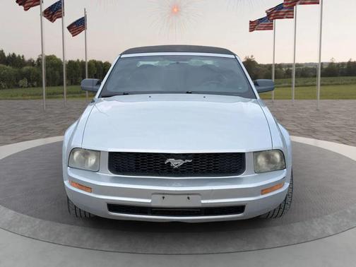2005 Ford Mustang Deluxe