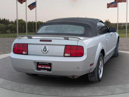 2005 Ford Mustang Deluxe