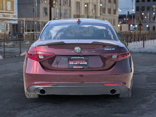 2017 Alfa Romeo Giulia Base