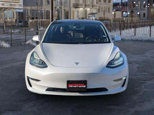 Pearl White Multi-Coat 2018 Tesla Model 3 Long Range