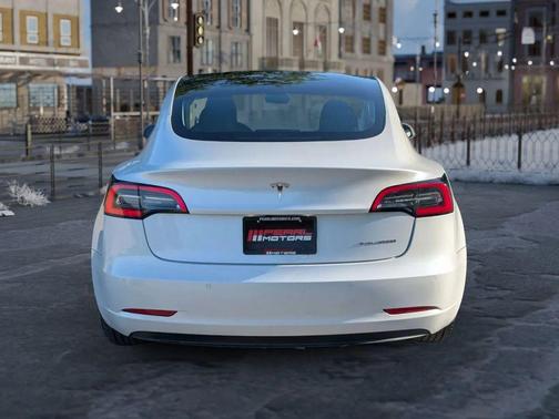 Pearl White Multi-Coat 2018 Tesla Model 3 Long Range