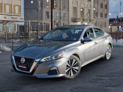 Gray 2022 Nissan Altima 2.5 SV
