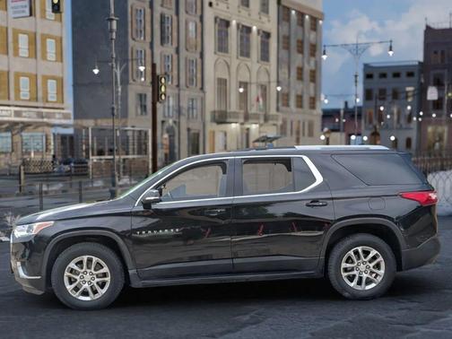 Mosaic Black Metallic 2018 Chevrolet Traverse LT Cloth