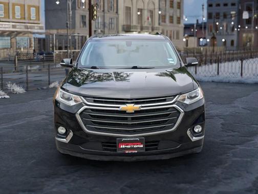 Mosaic Black Metallic 2018 Chevrolet Traverse LT Cloth
