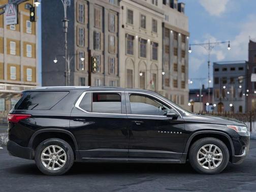 Mosaic Black Metallic 2018 Chevrolet Traverse LT Cloth