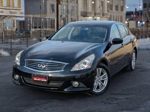 2015 INFINITI Q40 Base