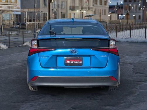 2022 Toyota Prius LE