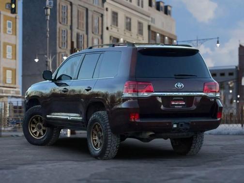 2016 Toyota Land Cruiser Base