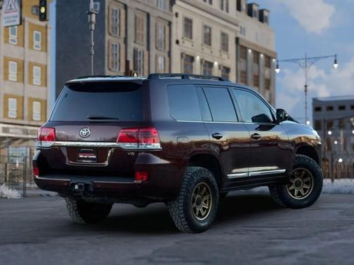 2016 Toyota Land Cruiser Base