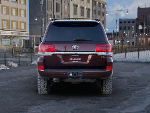2016 Toyota Land Cruiser Base