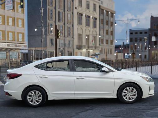 2019 Hyundai ELANTRA SE