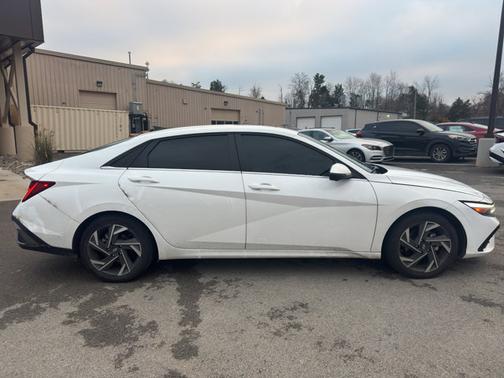 2024 Hyundai ELANTRA Limited