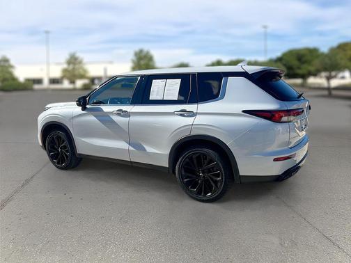 2022 Mitsubishi Outlander Black Edition 2WD