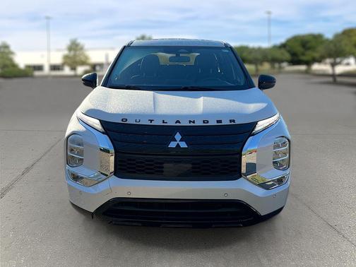 2022 Mitsubishi Outlander Black Edition 2WD