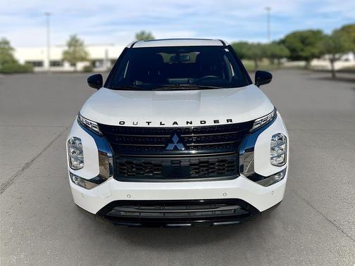 2022 Mitsubishi Outlander Black Edition 2WD