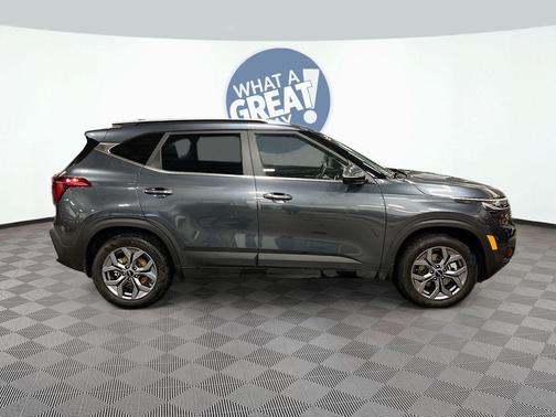 Gravity Gray 2024 Kia Seltos S