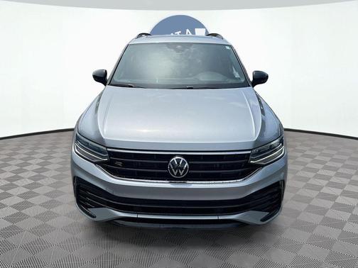 Platinum Gray Metallic 2023 Volkswagen Tiguan 2.0T SE R-Line Black