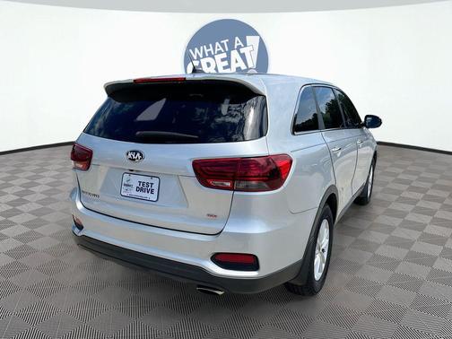 Sparkling Silver 2019 Kia Sorento LX