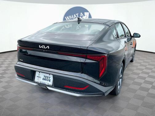 Aurora Black Pearl 2026 Kia K4 LXS