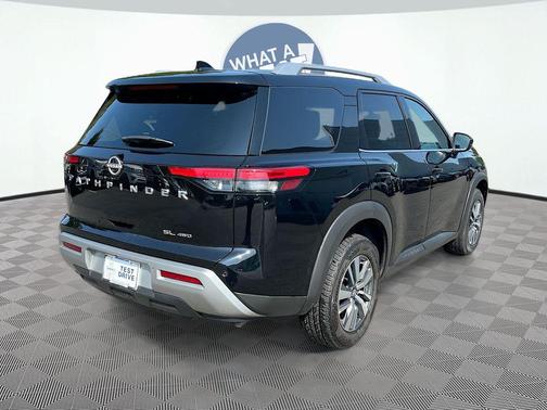 Super Black 2025 Nissan Pathfinder SL 4WD