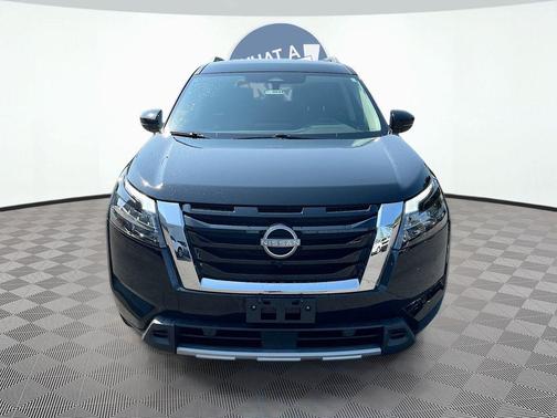 Super Black 2025 Nissan Pathfinder SL 4WD
