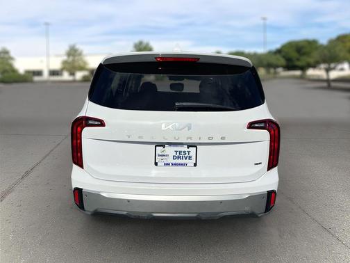 2023 Kia Telluride LX