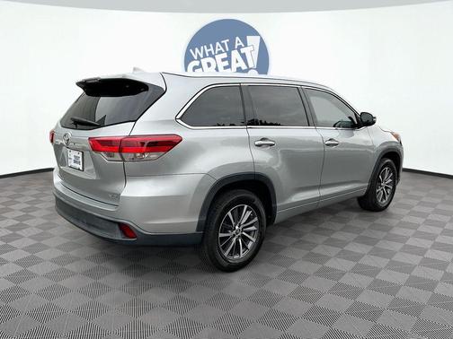 Celestial Silver Metallic 2018 Toyota Highlander XLE