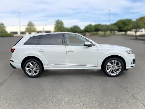 2022 Audi Q7 55 Premium Plus