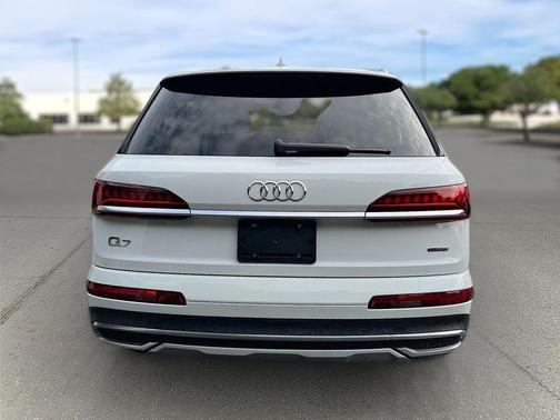 2022 Audi Q7 55 Premium Plus