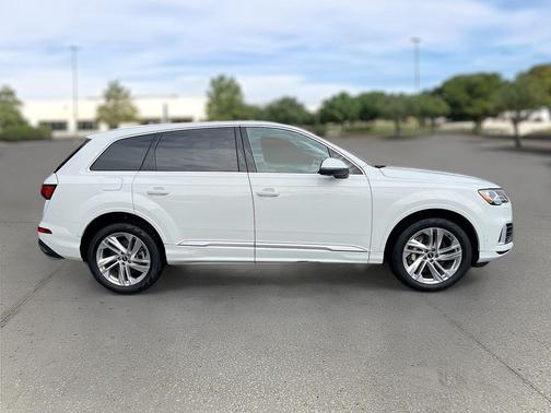 2022 Audi Q7 55 Premium Plus