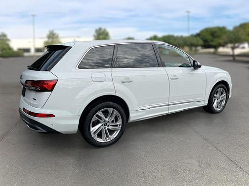2022 Audi Q7 55 Premium Plus
