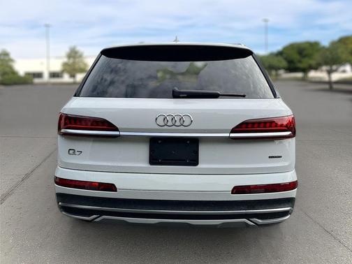 2022 Audi Q7 55 Premium Plus