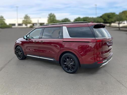 2023 Kia Carnival SX