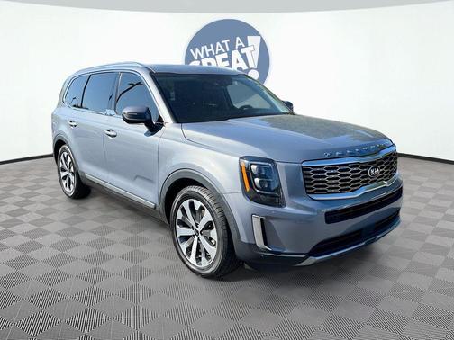 Everlasting Silver 2021 Kia Telluride EX