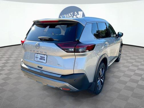 Champagne Silver Metallic 2022 Nissan Rogue SL