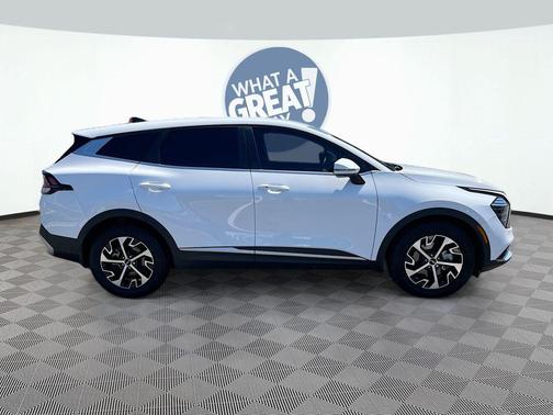 Glacial White Pearl 2025 Kia Sportage EX