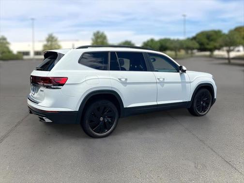 2024 Volkswagen Atlas 2.0T SE w/Technology 4MOTION
