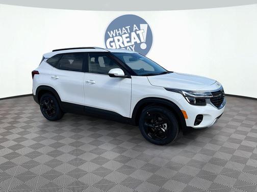 Snow White Pearl 2026 Kia Seltos EX