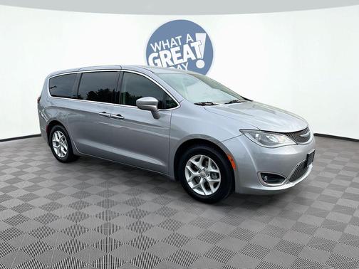 Billet Silver Metallic Clearcoat 2018 Chrysler Pacifica Touring Plus