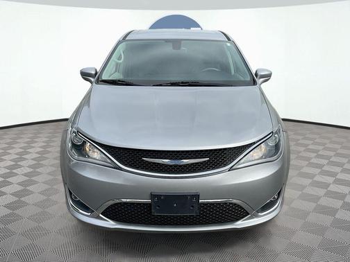 Billet Silver Metallic Clearcoat 2018 Chrysler Pacifica Touring Plus